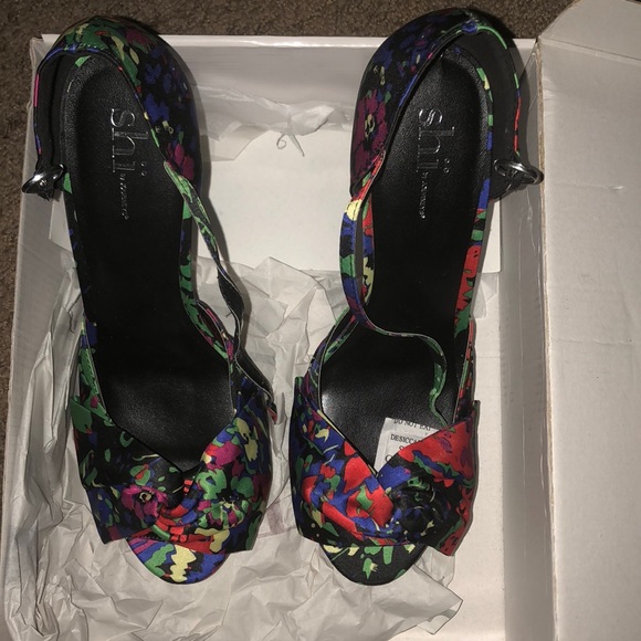 Heels - Picture 4 of 6